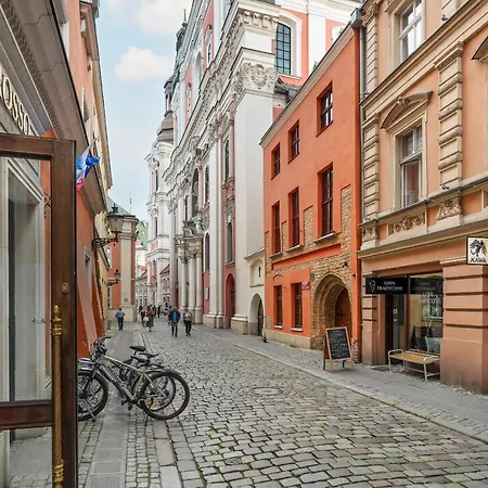 Sunny In The Heart Of Old Town By Renters 아파트 *