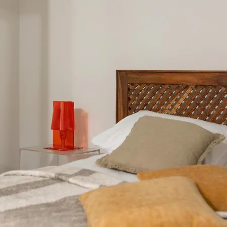 아파트 Sunny In The Heart Of Old Town By Renters *