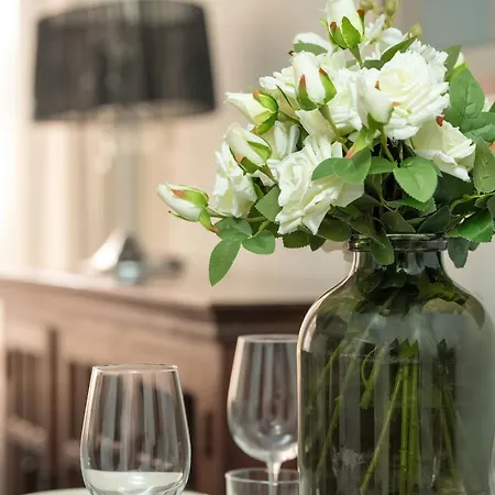 Sunny In The Heart Of Old Town By Renters 아파트 포즈난