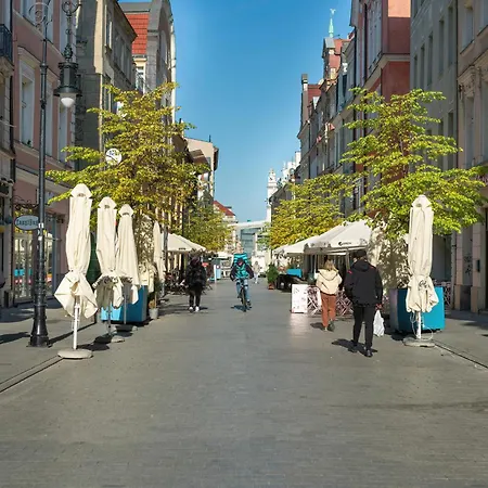 Sunny In The Heart Of Old Town By Renters * 포즈난