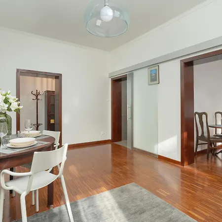 Sunny In The Heart Of Old Town By Renters 포즈난