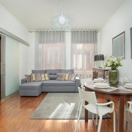 Sunny In The Heart Of Old Town By Renters 아파트