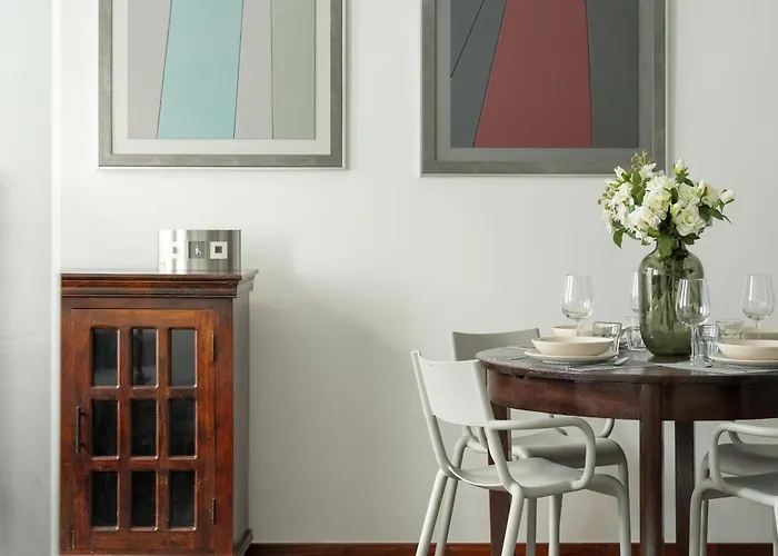 Sunny In The Heart Of Old Town By Renters Apartament