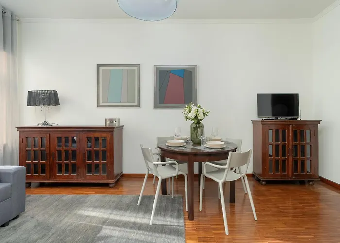 Sunny In The Heart Of Old Town By Renters Apartament *