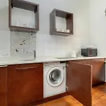 Sunny In The Heart Of Old Town By Renters