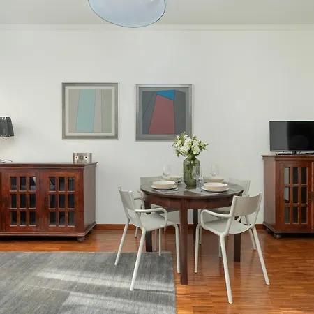 Sunny In The Heart Of Old Town By Renters Διαμέρισμα *