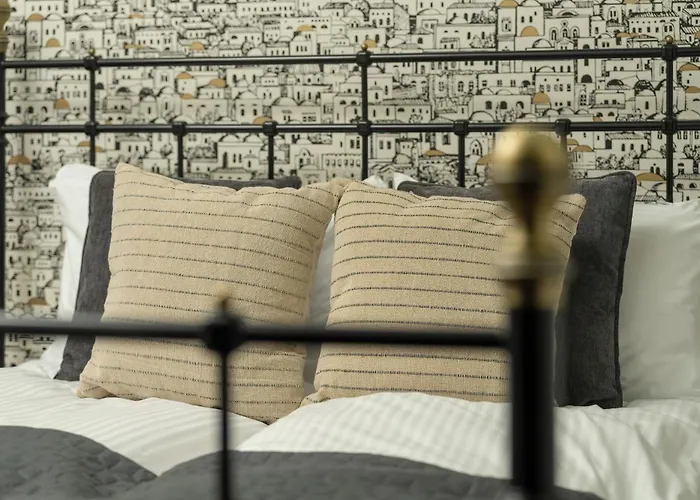 Апартаменты Sunny In The Heart Of Old Town By Renters